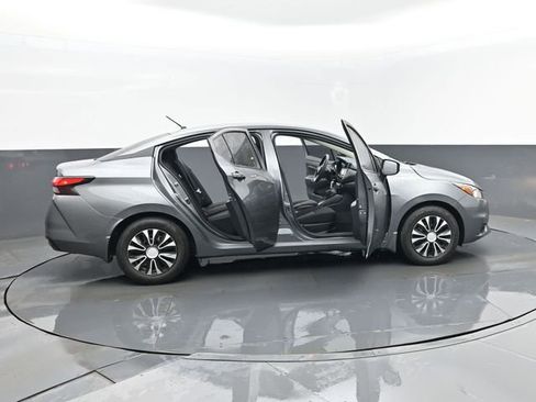 Used 2022 Nissan Versa S image 26