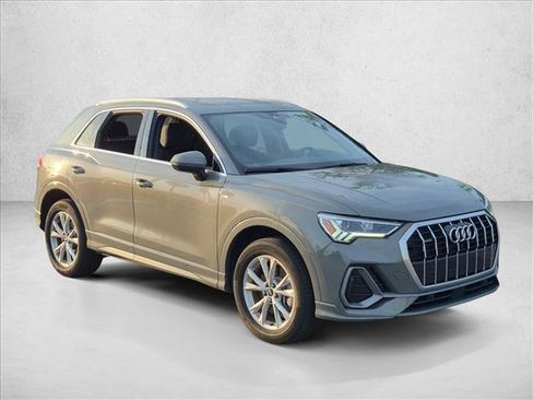 Used 2023 Audi Q3 2.0T Premium w/ Convenience Package AWD/4WD image 3