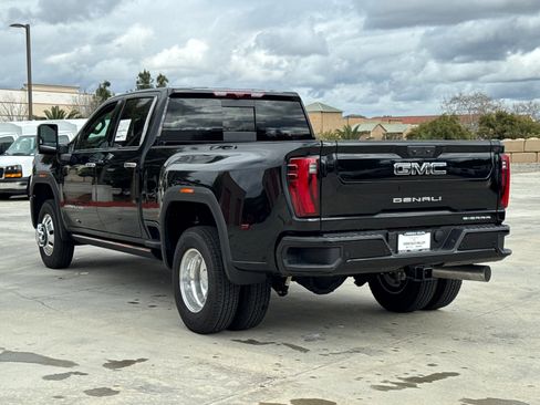 New 2026 GMC Sierra 3500 Denali Ultimate w/ LPO, Black Badging Package image 12