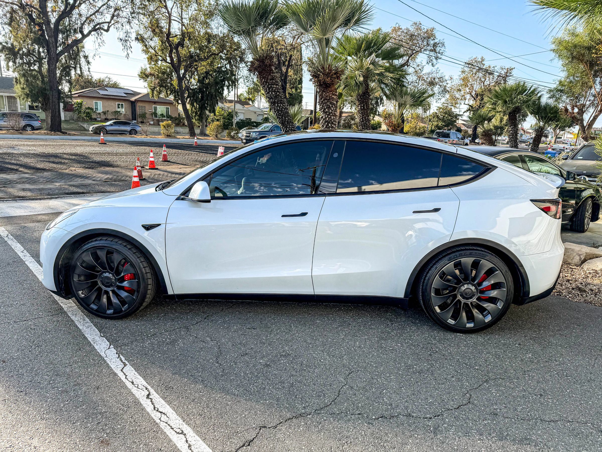 Used 2023 Tesla Model Y Performance AWD/4WD image 14