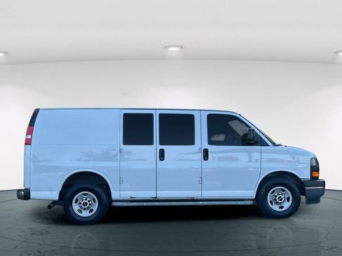 Used 2017 GMC Savana 2500 image 8