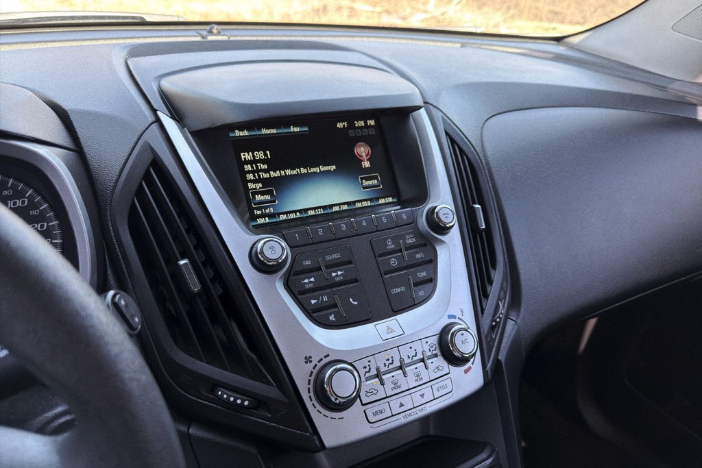 Used 2017 Chevrolet Equinox LS FWD image 9