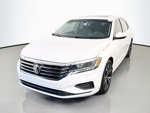 Used 2022 Volkswagen Passat 2.0T SE FWD image 4