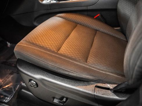 Used 2019 Jeep Grand Cherokee Laredo w/ Security & Convenience Group image 38