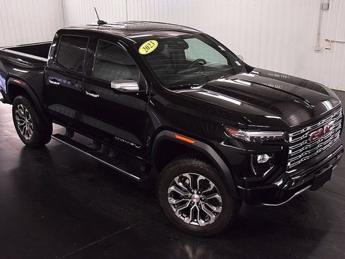 Used 2023 GMC Canyon Denali image 10