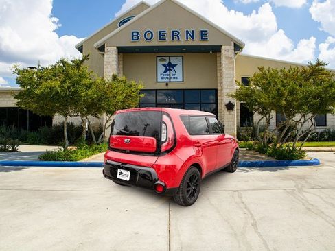 Used 2016 Kia Soul + image 5