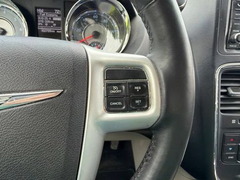 Used 2015 Chrysler Town & Country Touring-L w/ Driver Convenience Group FWD image 24