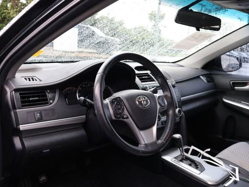 Used 2014 Toyota Camry SE FWD image 9