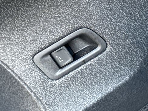 Certified 2025 Volkswagen Atlas Peak Edition SE AWD/4WD image 37