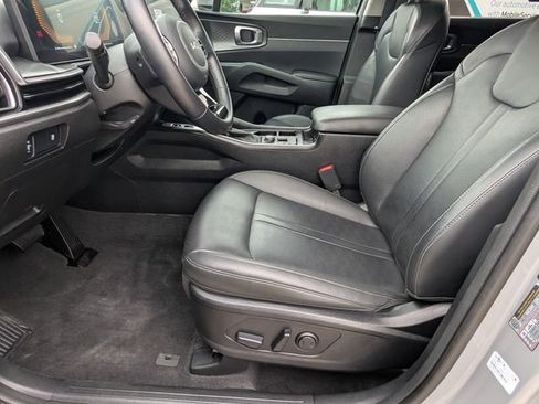 Used 2025 Kia Sorento S FWD image 13