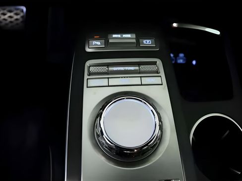 Used 2025 Genesis GV70 3.5T Sport w/ Sport Prestige Package AWD/4WD image 29