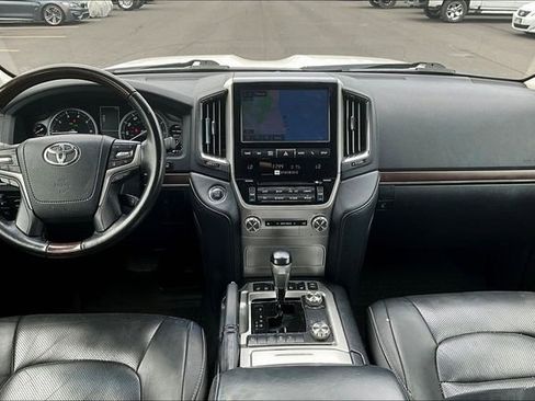 Used 2019 Toyota Land Cruiser image 6