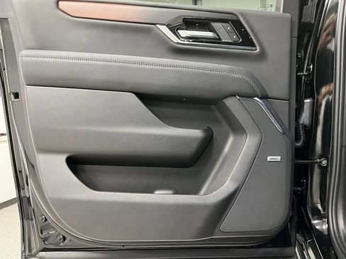 Used 2025 GMC Yukon XL Denali AWD/4WD image 42