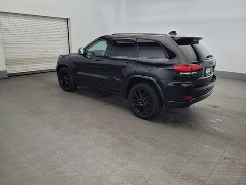 Used 2017 Jeep Grand Cherokee Altitude AWD/4WD image 3