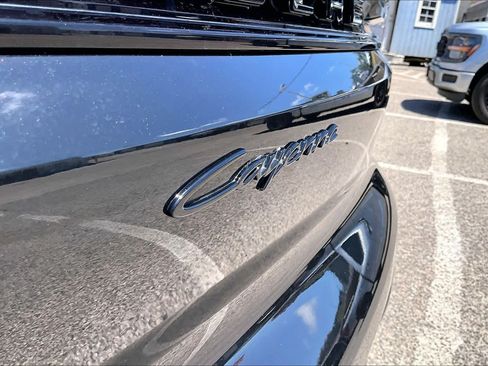Used 2024 Porsche Cayenne AWD/4WD image 12