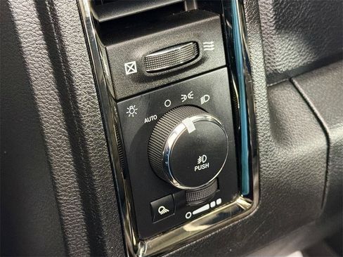 Used 2018 RAM 1500 Sport w/ Sport Premium Group image 10