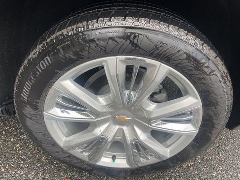 Used 2024 Chevrolet Suburban High Country image 18