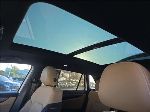 Used 2025 Volkswagen Atlas Cross Sport SE w/ Panoramic Sunroof Package image 27