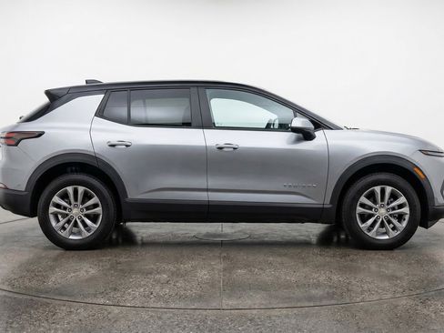 Used 2025 Chevrolet Equinox LT image 11