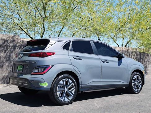 Used 2023 Hyundai Kona SE image 9