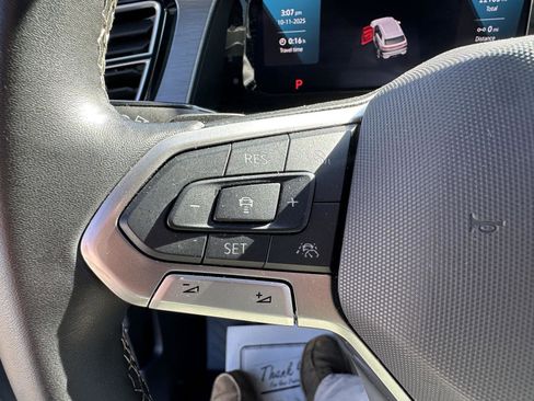 Used 2025 Volkswagen Atlas Cross Sport SE image 28