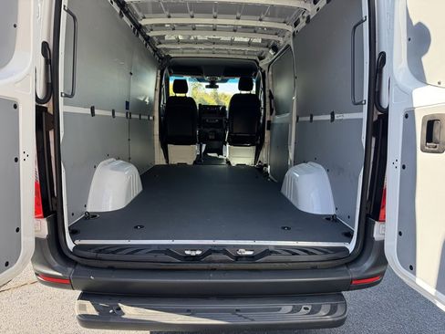 Used 2021 Mercedes-Benz Sprinter 1500 image 13