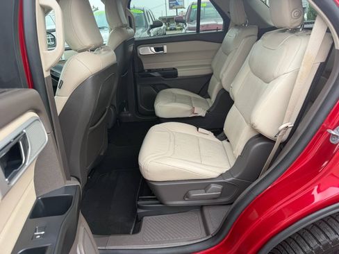 Used 2020 Ford Explorer Platinum w/ Premium Technology Package AWD/4WD image 12