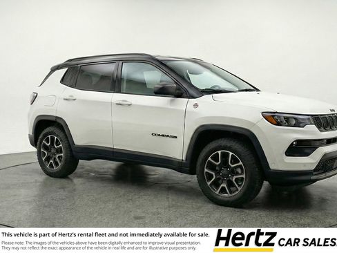 Used 2025 Jeep Compass Trailhawk AWD/4WD image 1