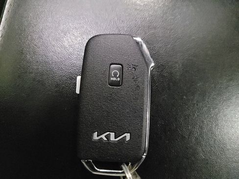 Used 2022 Kia Telluride LX FWD image 32