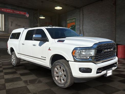 Used 2022 RAM 2500 Limited AWD/4WD image 2