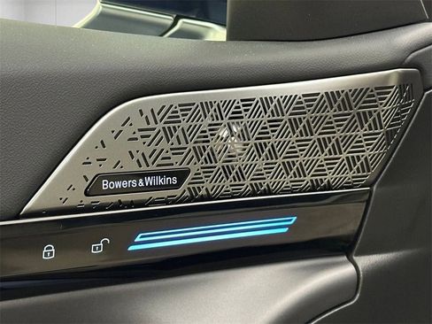 Used 2024 BMW 530i xDrive w/ Premium Package image 16