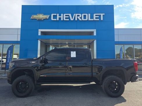 Used 2024 GMC Sierra 1500 AT4 w/ Technology Package AWD/4WD image 2