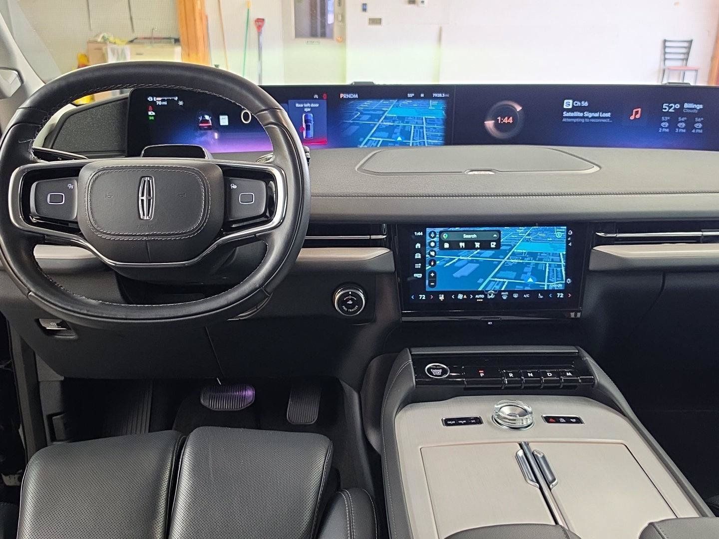 Certified 2025 Lincoln Navigator Reserve AWD/4WD image 3