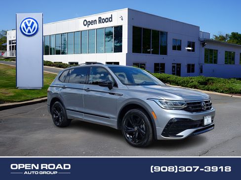 Used 2024 Volkswagen Tiguan SE R-Line AWD/4WD image 1