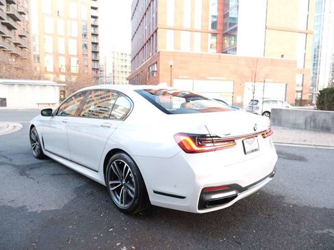 Used 2020 BMW 750i xDrive w/ Executive Package image 8