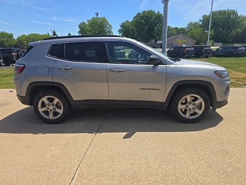 Used 2024 Jeep Compass Latitude AWD/4WD image 8
