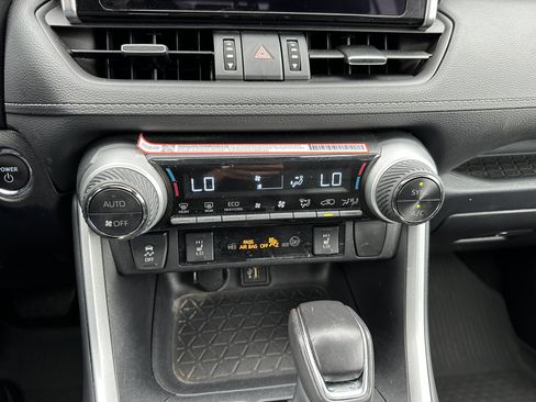Used 2025 Toyota RAV4 XLE Premium AWD/4WD image 28