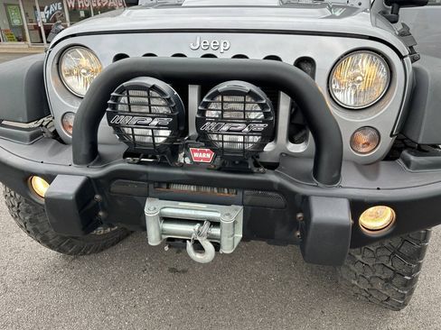 Used 2015 Jeep Wrangler Unlimited Rubicon w/ Dual Top Group AWD/4WD image 65