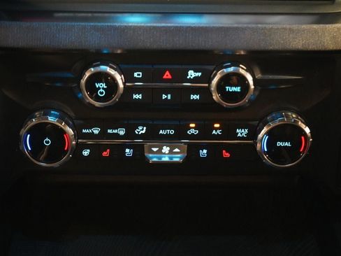 Certified 2025 Ford F250 Platinum AWD/4WD image 14