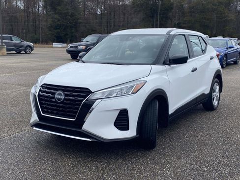 Used 2024 Nissan Kicks S image 3