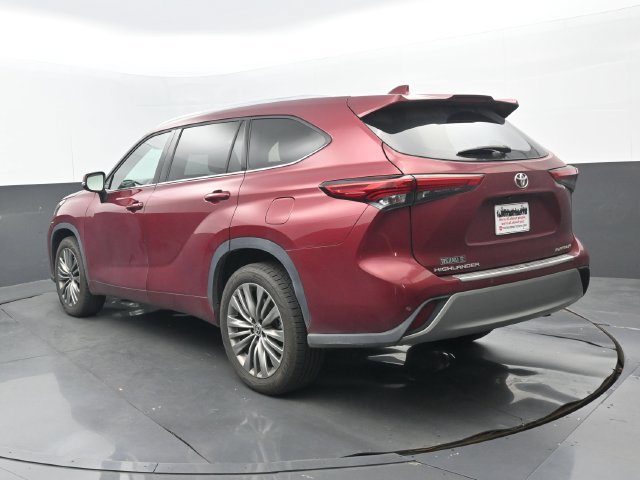 Used 2021 Toyota Highlander Platinum FWD image 3