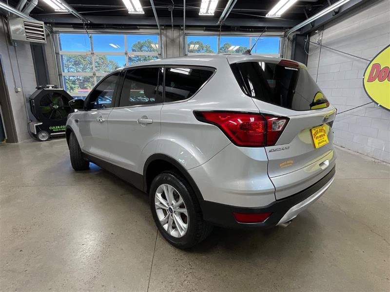 Used 2019 Ford Escape SE FWD image 3