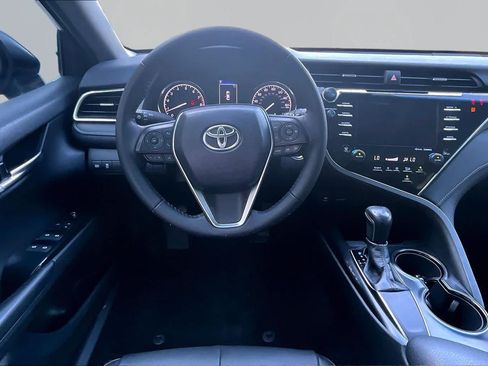Used 2018 Toyota Camry SE w/ Audio Package FWD image 6