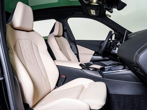 Used 2025 BMW X3 xDrive30i w/ Convenience Package image 15