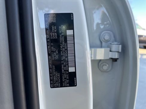 Certified 2024 Volvo XC90 T8 Ultimate image 33