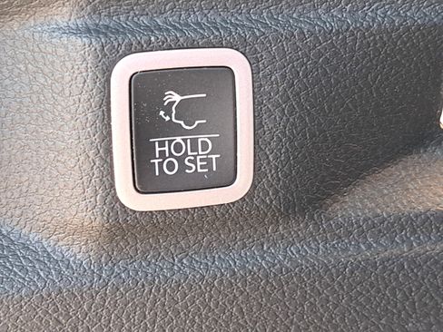 Used 2022 Jeep Grand Cherokee L Limited RWD image 16