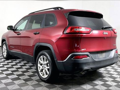 Used 2016 Jeep Cherokee Sport FWD image 2