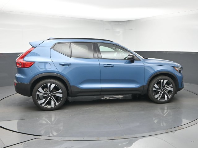 Used 2024 Volvo XC40 B5 Plus w/ Climate Package AWD/4WD image 9