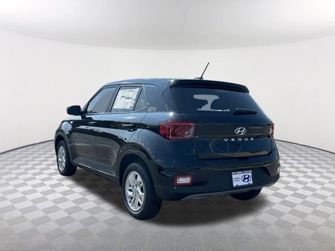 New 2025 Hyundai Venue SE image 8