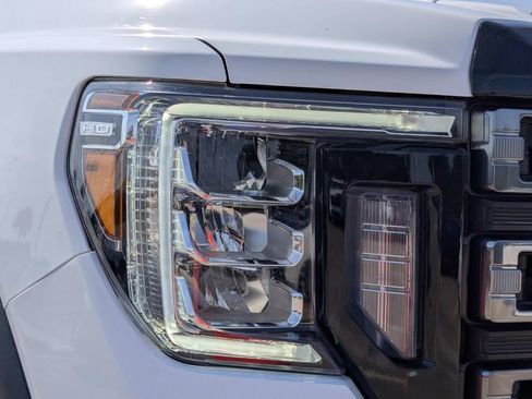 Used 2022 GMC Sierra 2500 AT4 w/ AT4 Premium Plus Package AWD/4WD image 6